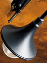Lampada da terra in alluminio pressofuso con diffusore trasparente nero