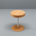 Tavolino in rovere con top in legno e base in metallo 