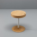 Tavolino in rovere con top in legno e base in metallo 
